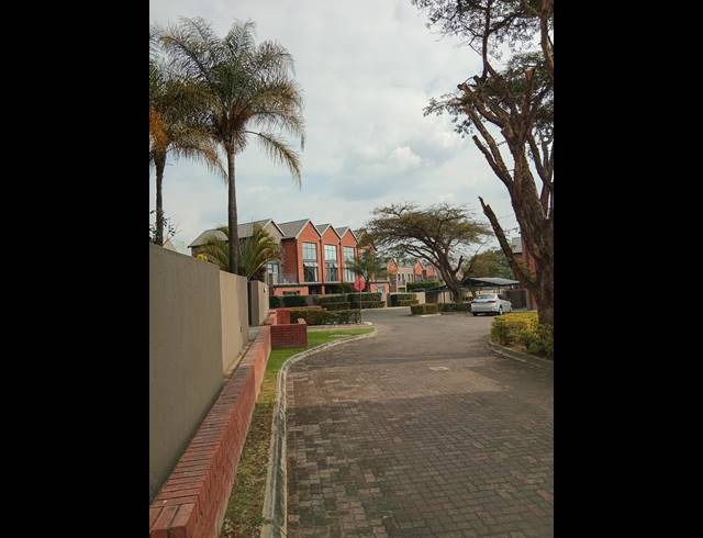 1 BEDROOM APARTMENT TO LET IN DARRENWOOD